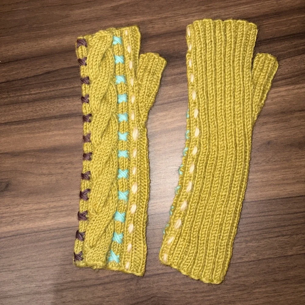 Tara 100% Handspun Wool Hand Warmer Fingerless Mitten Arm Sleeves Nepal Green